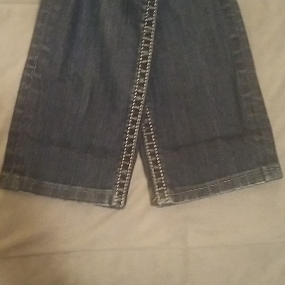 Rock Revival Capris - Picture 4 of 6